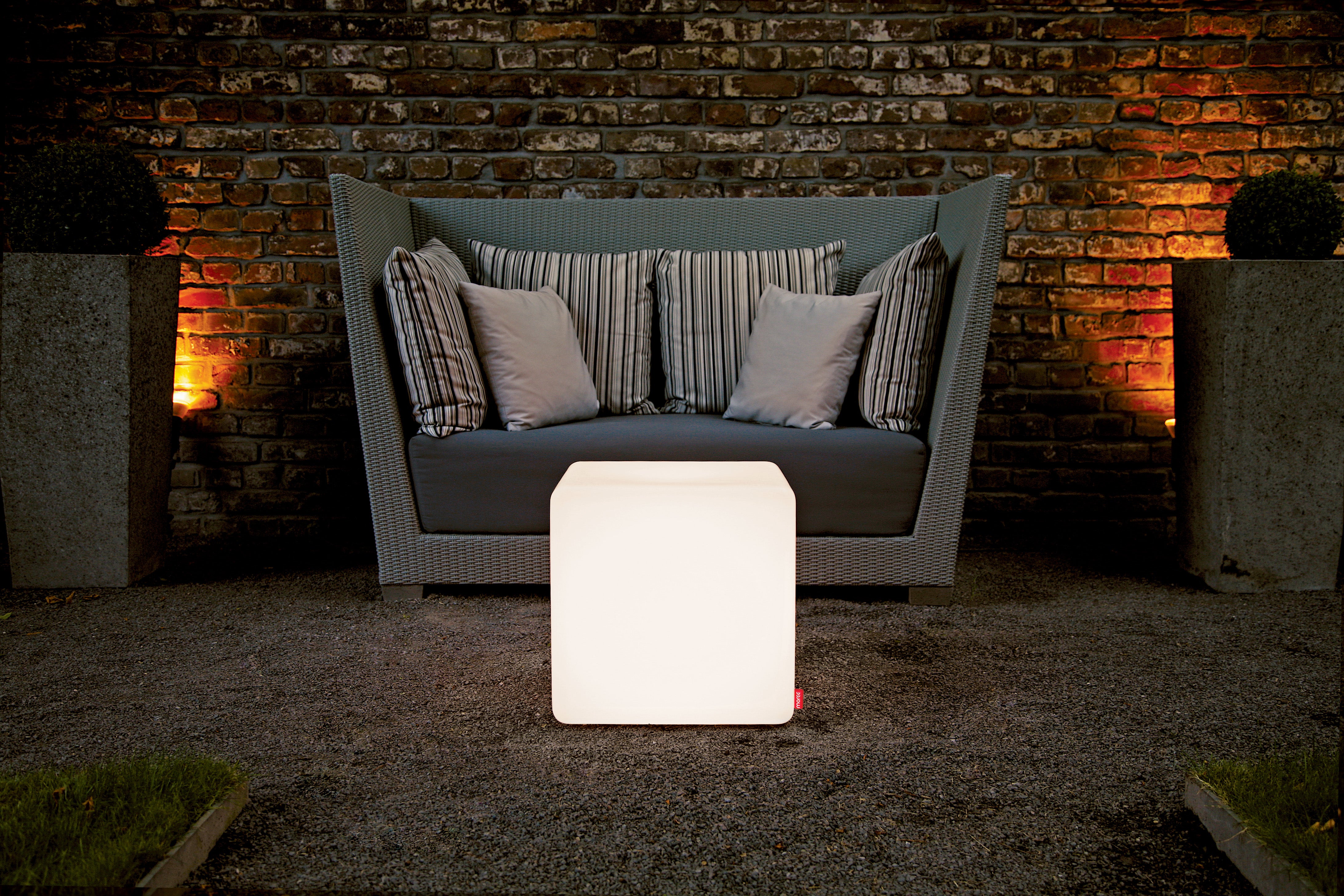 CUBE Outdoor beleuchteter Tisch