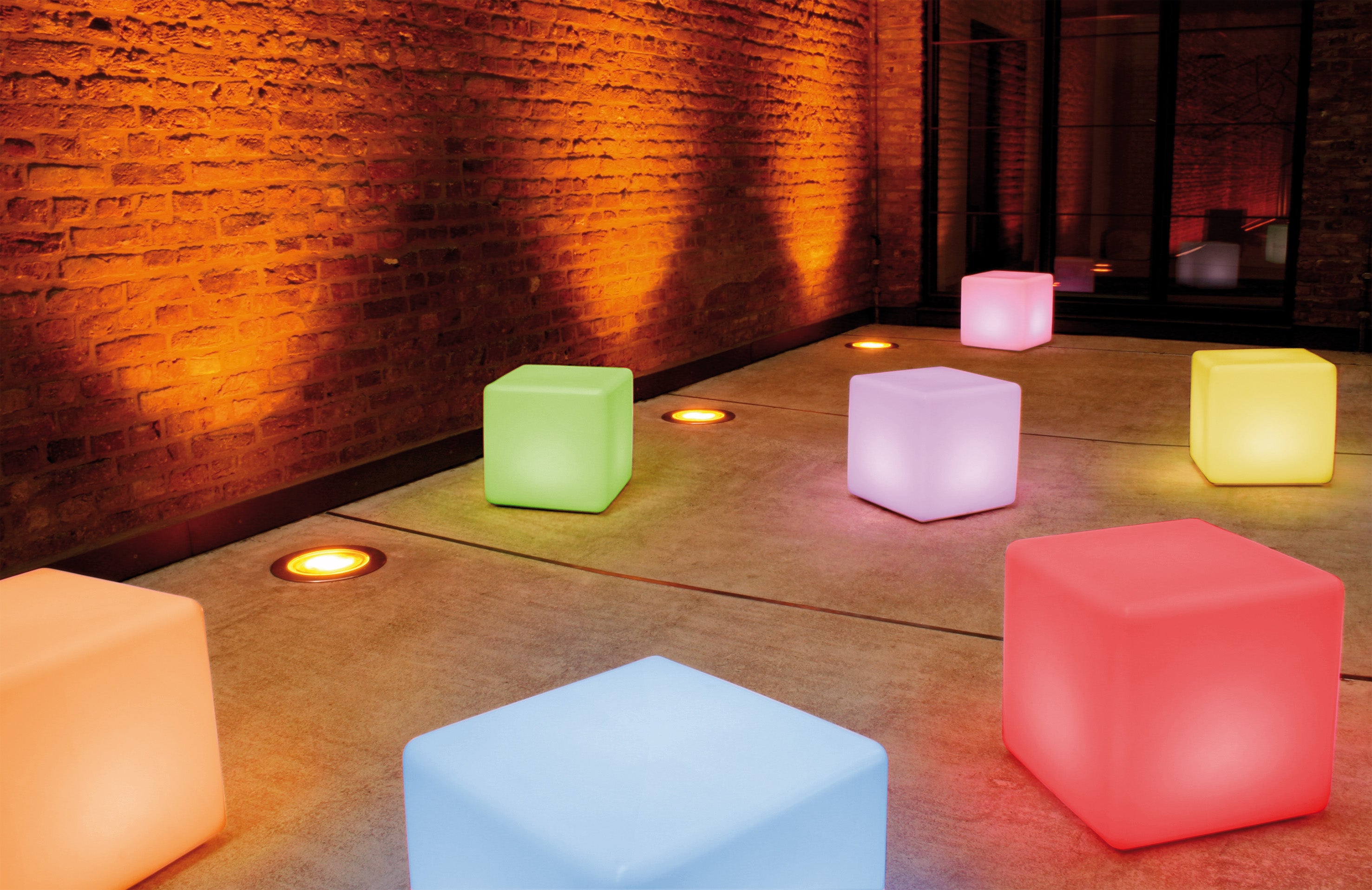 Cube LED Accu Outdoor beleuchteter Tisch