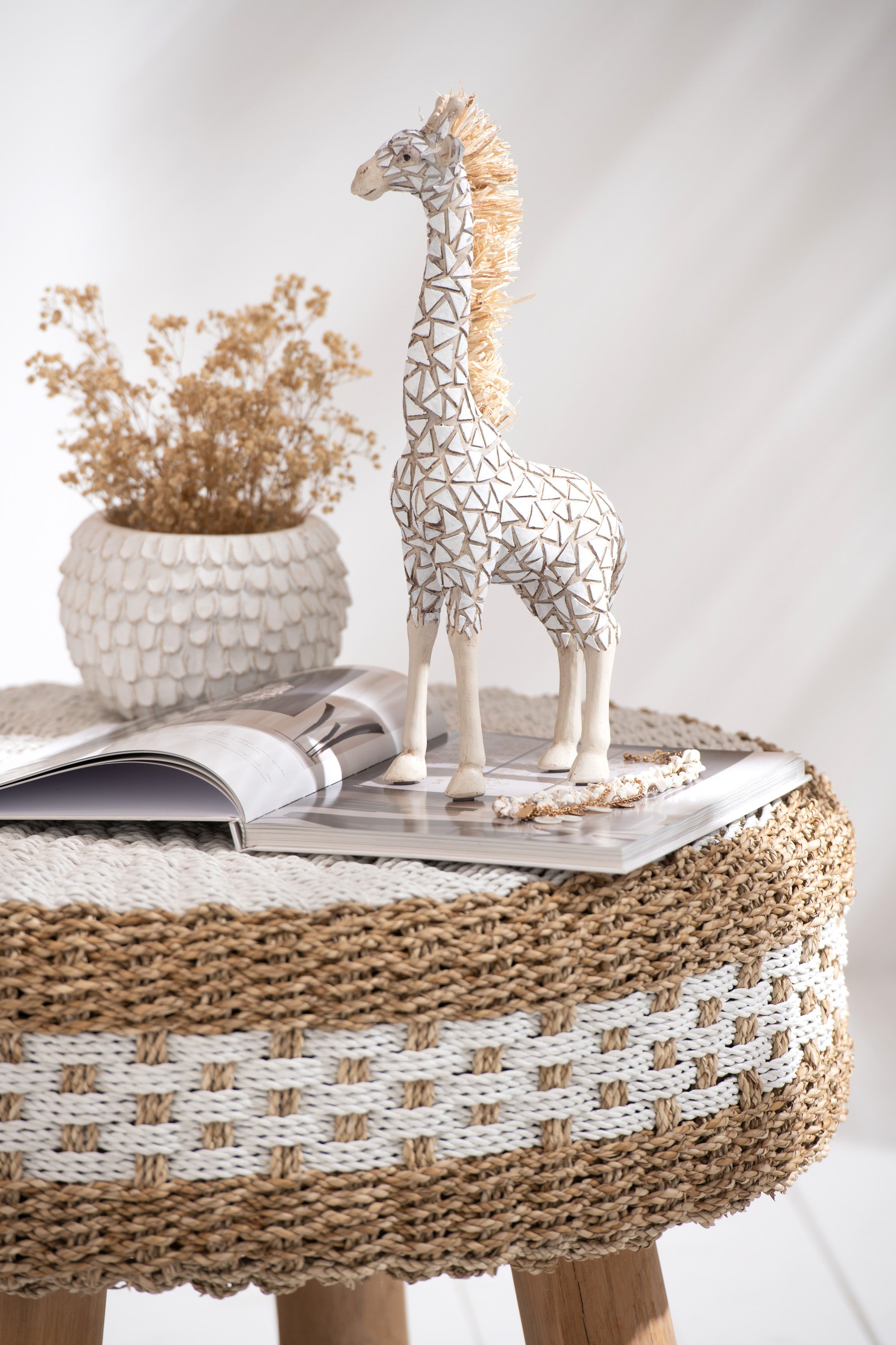 GIRAFFE POLYRESIN/RAPHIA WEISS/NATURELL