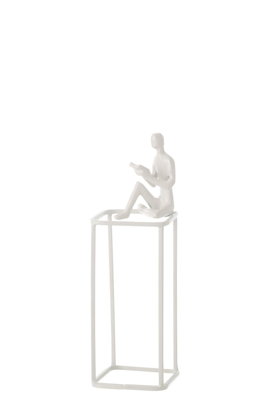 FIGUR LESER AUF KUBUS ALUMINIUM WEISS