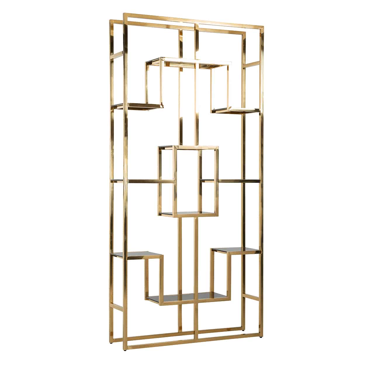 Modernes, filigranes Regal in gold; in einem hohen, Metallgestell sind in symmetrischen Abständen verschieden große Fachböden aus Glas angeordnet.  