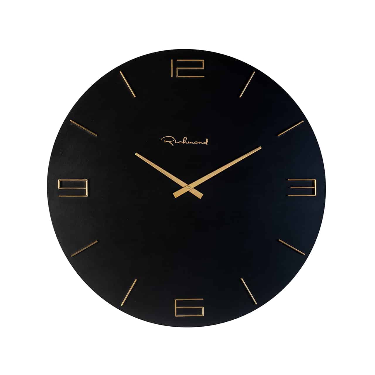 Schwarze, runde Wanduhr; goldene Uhrzeiger, darauf 3-6-9-12 in gold, dazwischen im 5-Minutenabstand jeweils zwei dünne goldene Leisten. 