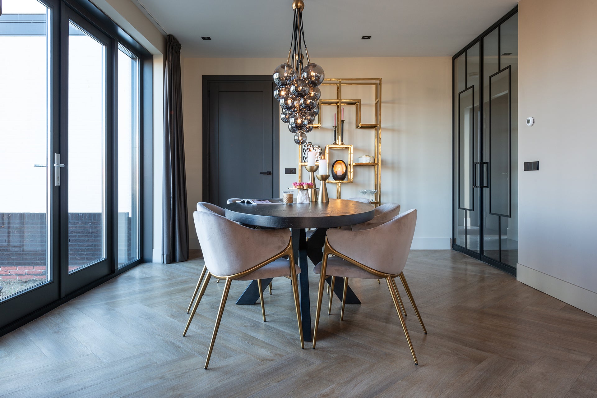 Regal Magnus - maximale Eleganz für stilvolle Wohnraumgestaltung